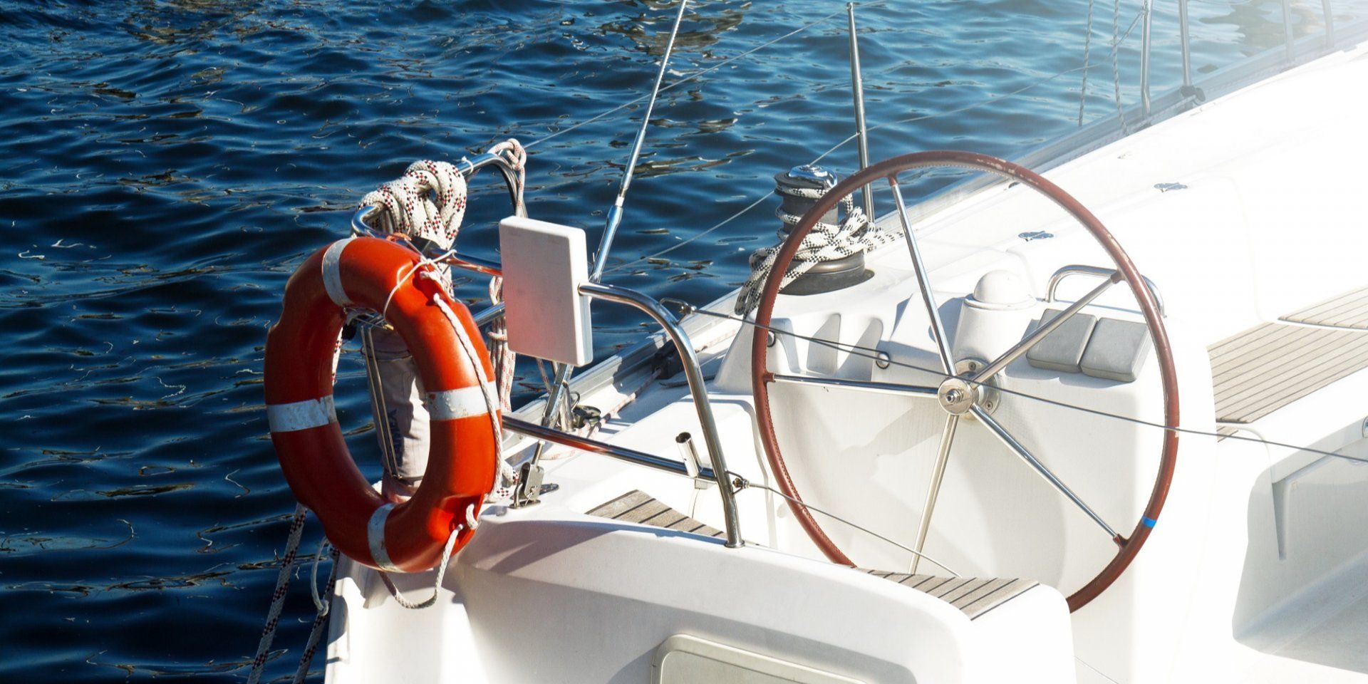 Кораблями транспортують майже 90% вантажів