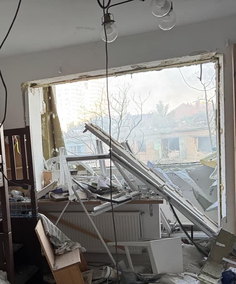 К счастью семья Тараса Тополи не пострадала. К счастью семья Тараса Тополи не пострадала.