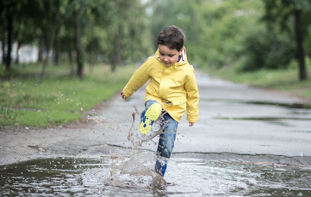 Через игры в грязи происходит единение с природой