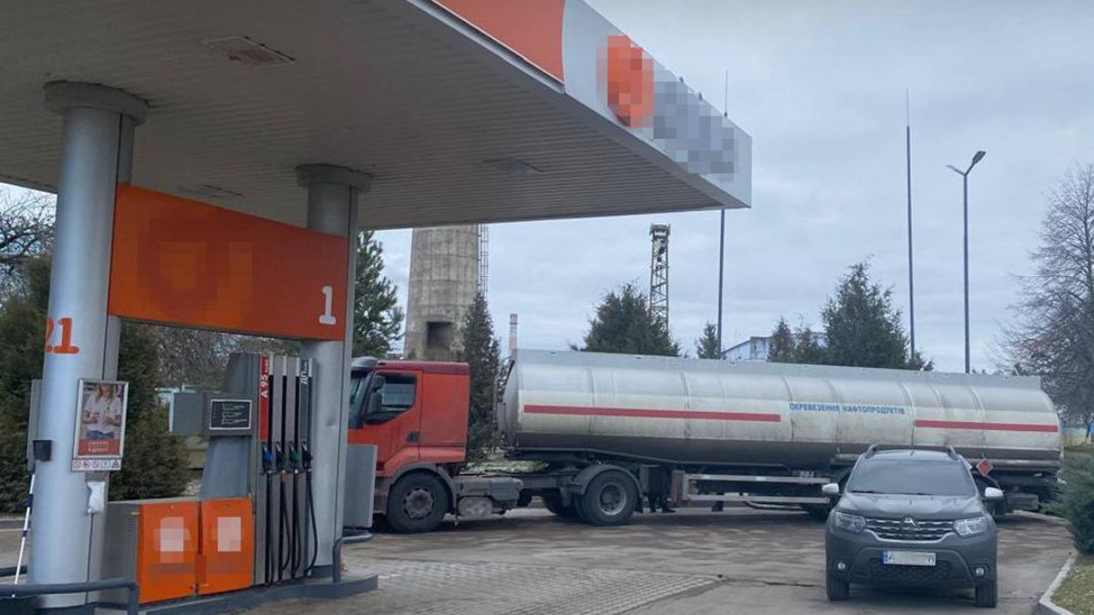 Судитимуть групу осіб, яких БЕБ на Полтавщині викрило у незаконному виготовленні та продажі  пального