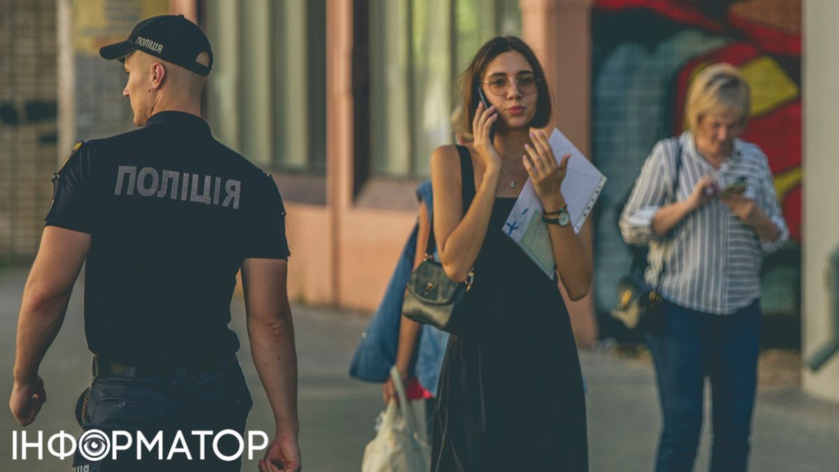 Розмова телефоном Фото: Інформатор
