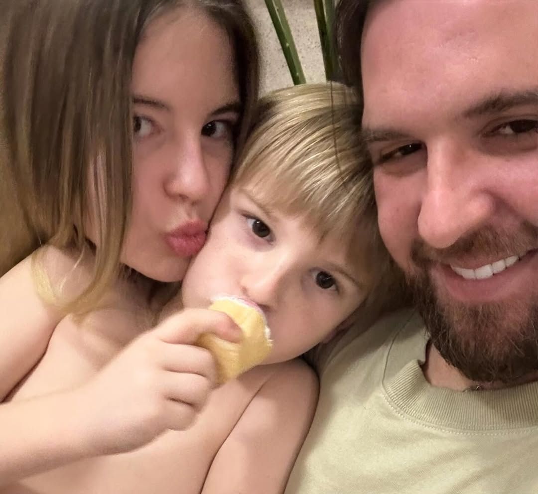 Діти періодично приїжджають в гості до батька Діти періодично приїжджають в гості до батька