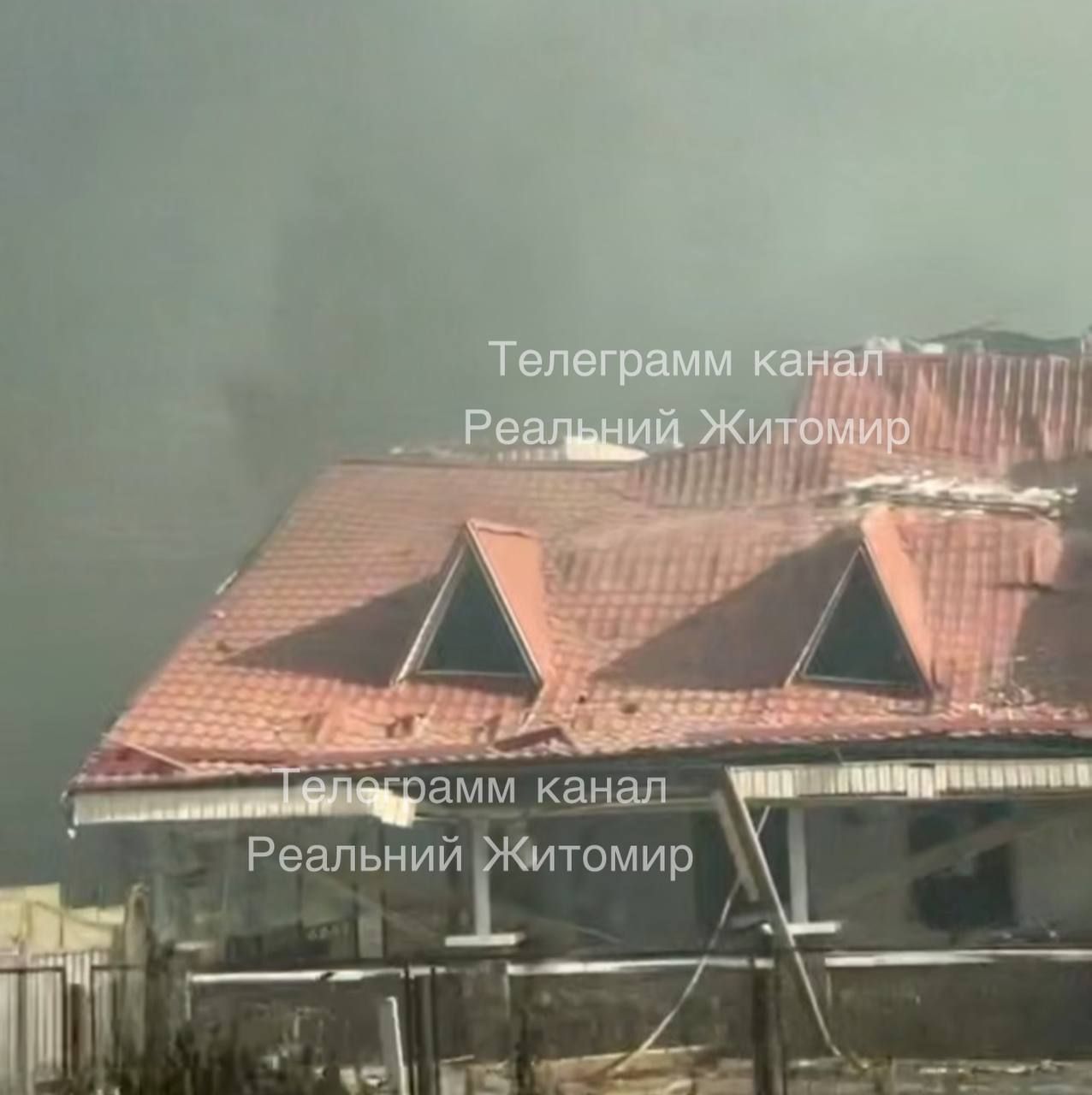 Будинок пошкодило внаслідок вибуху у передмісті Житомира.