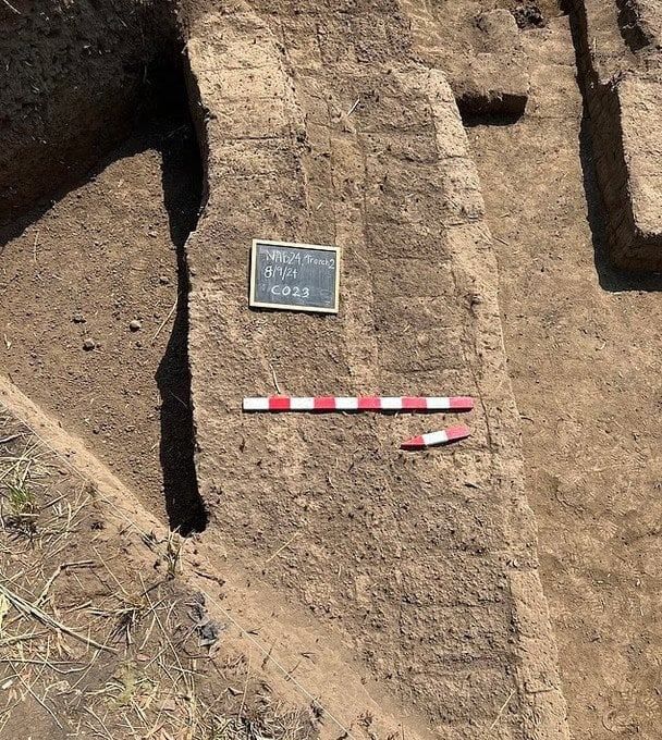 Город находился под курганом Город находился под курганом