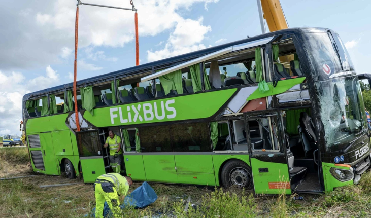 В Германии перевернулся автобус Flixbus: среди 54 пассажиров были украинцы 2