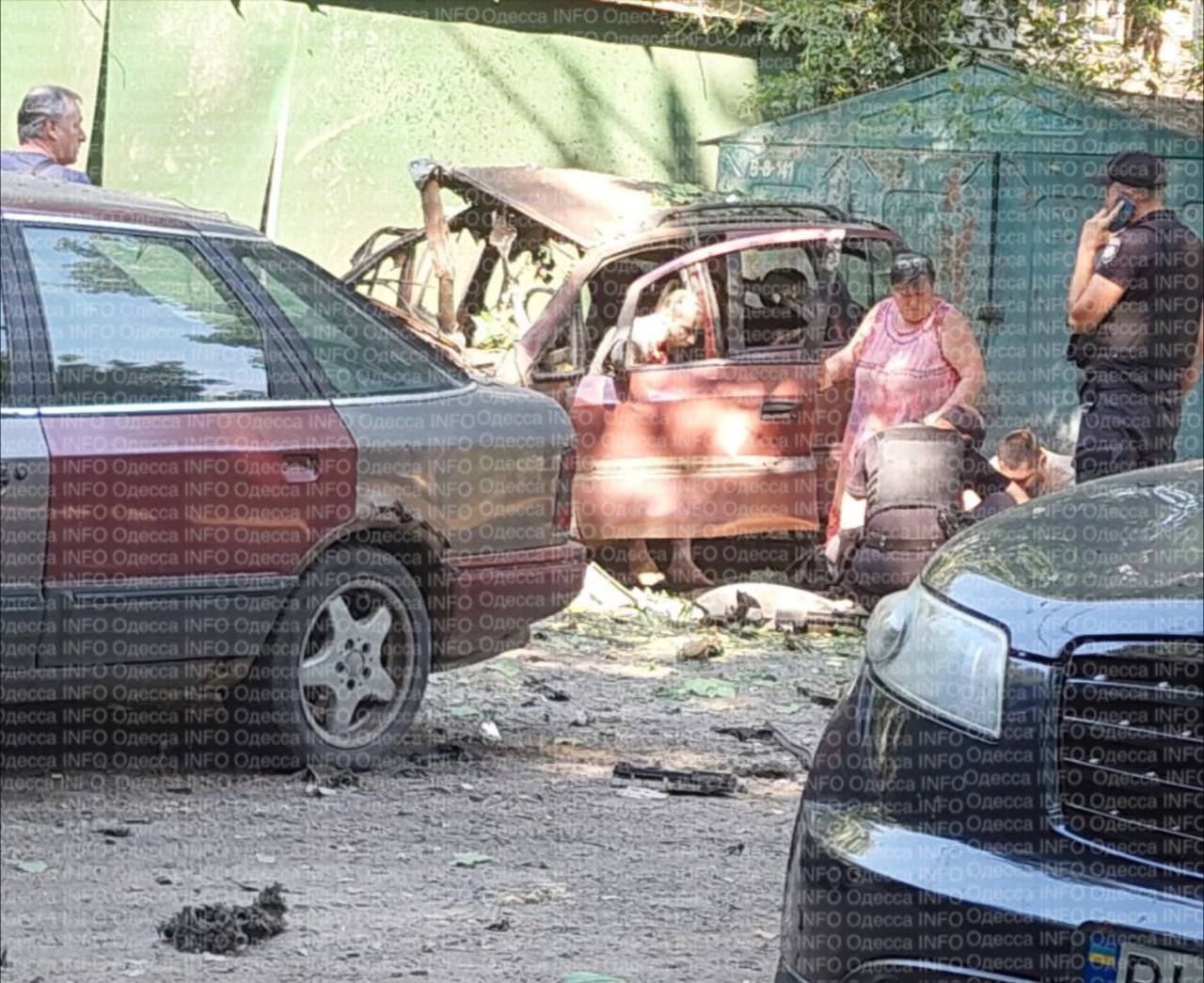 В Одессе взорвали автомобиль: пострадал мужчина - вероятно, военный.
