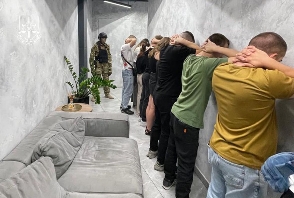 Шахрайські кол-центри в Дніпропетровський області, фото Генпрокуратури від 10 липня Шахрайські кол-центри в Дніпропетровський області, фото Генпрокуратури від 10 липня