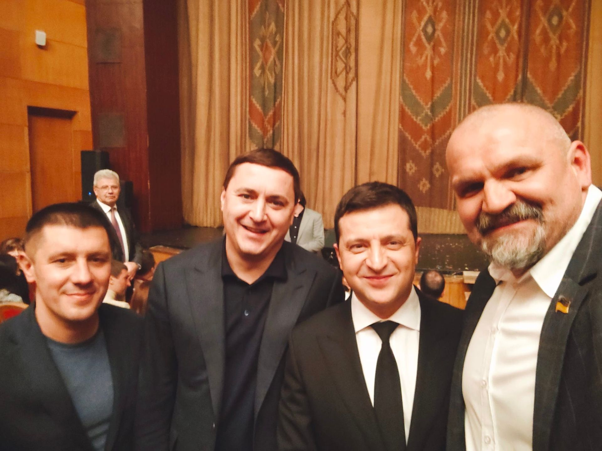 Вірастюк розраховує на зустріч з Зеленським після війни без костюмів