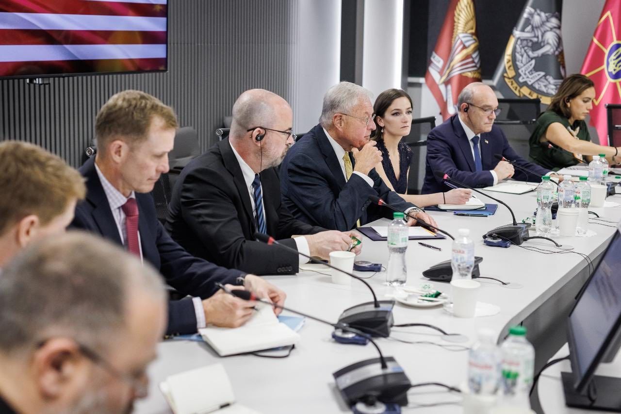 Україна порушила питання військового озброєння ЗСУ Україна порушила питання військового озброєння ЗСУ