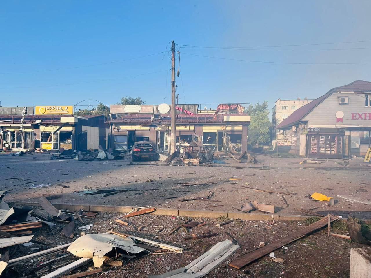 РФ цілеспрямовано вдарила КАБом по ТЦ у центрі Добропілля - є жертви 3