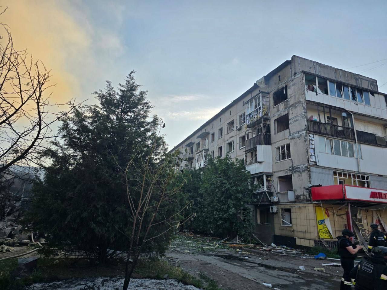 РФ цілеспрямовано вдарила КАБом по ТЦ у центрі Добропілля - є жертви 2