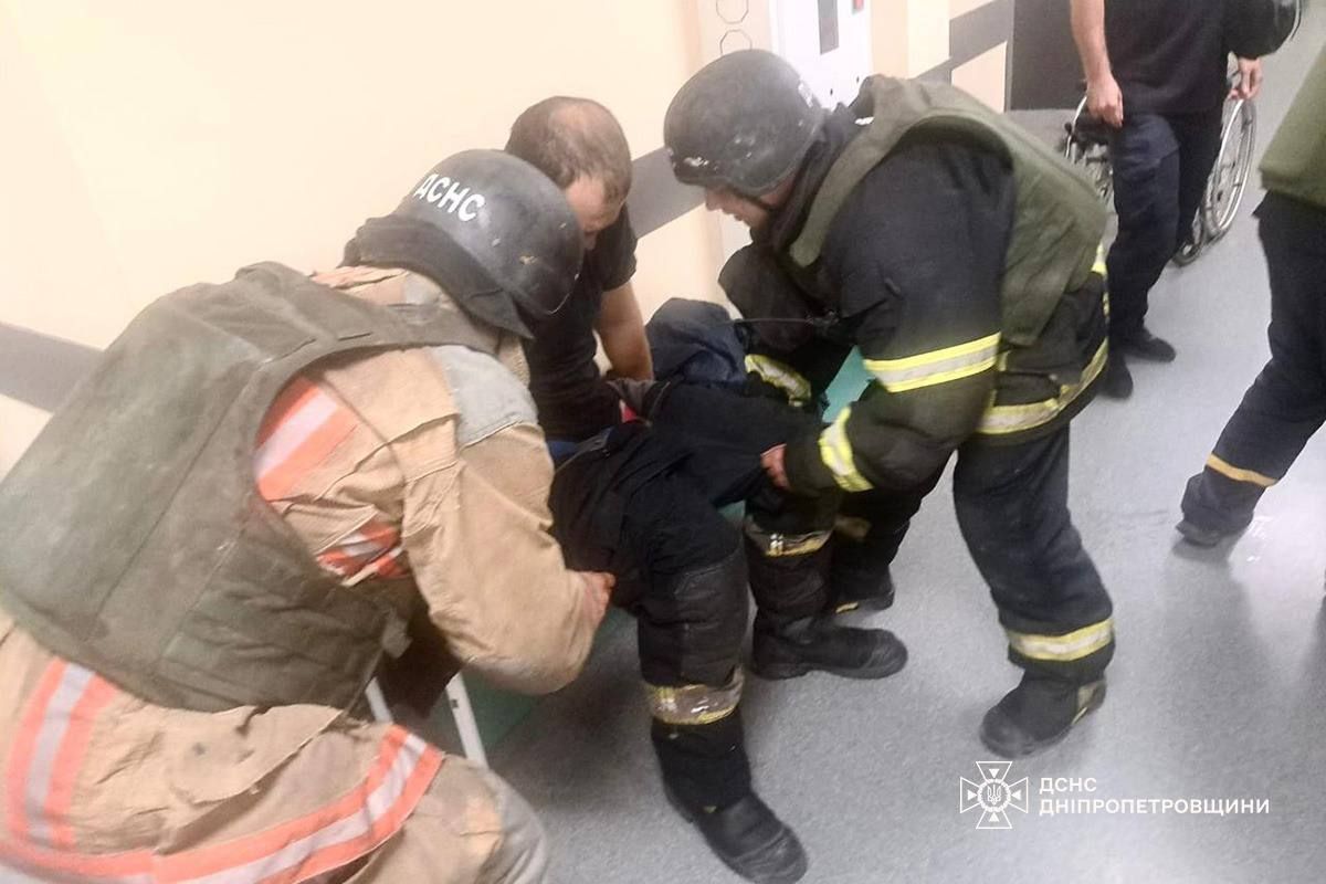 Росіяни атакували Нікополь: коли рятувальники ліквідовували наслідки, то вдарили по ним 2