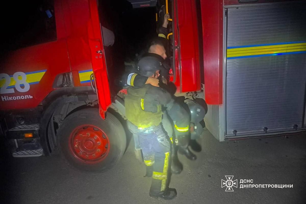 Росіяни атакували Нікополь: коли рятувальники ліквідовували наслідки, то вдарили по ним 4