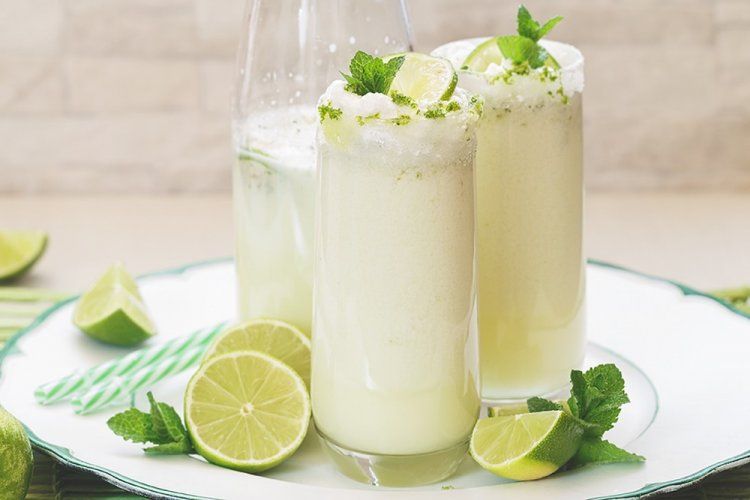 Имеет нежную молочную консистенцию Имеет нежную молочную консистенцию