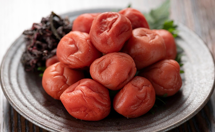 Маронированные абрикосы обладают невероятным вкусом и ароматом. Кимчи подвинься: этот японский деликатес претендует на первое место ваших предпочтений.