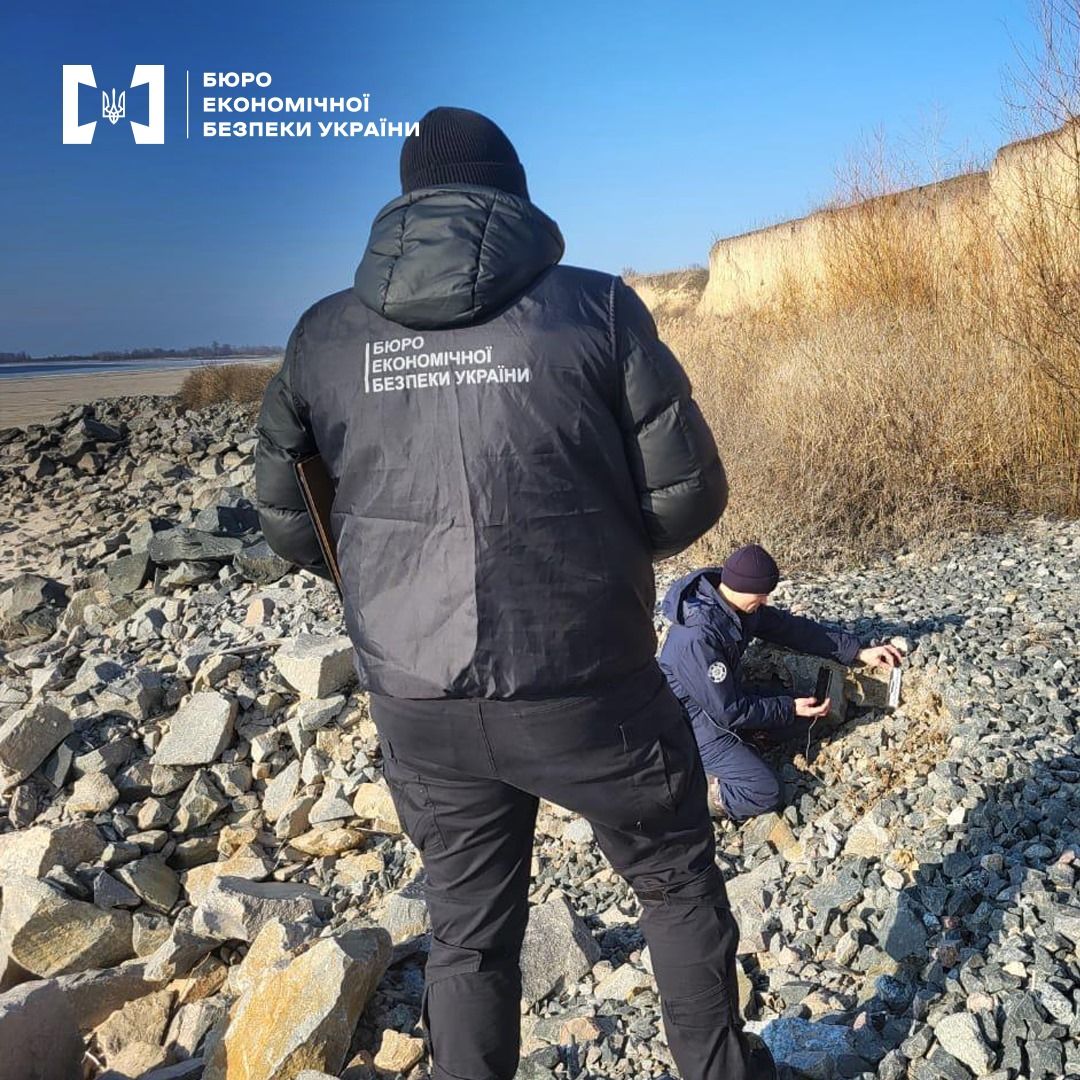 БЕБ на Полтавщині повідомило про підозру особам, які на 1,5 млн грн завищили вартість берегоукріплювальних робіт на Кременчуцькому водосховищі 4