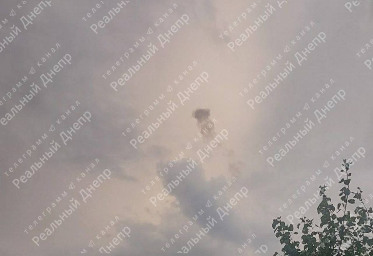 У Дніпрі пролунали вибухи під час тривоги: на місто росіяни запустили Іскандер - монітори 1