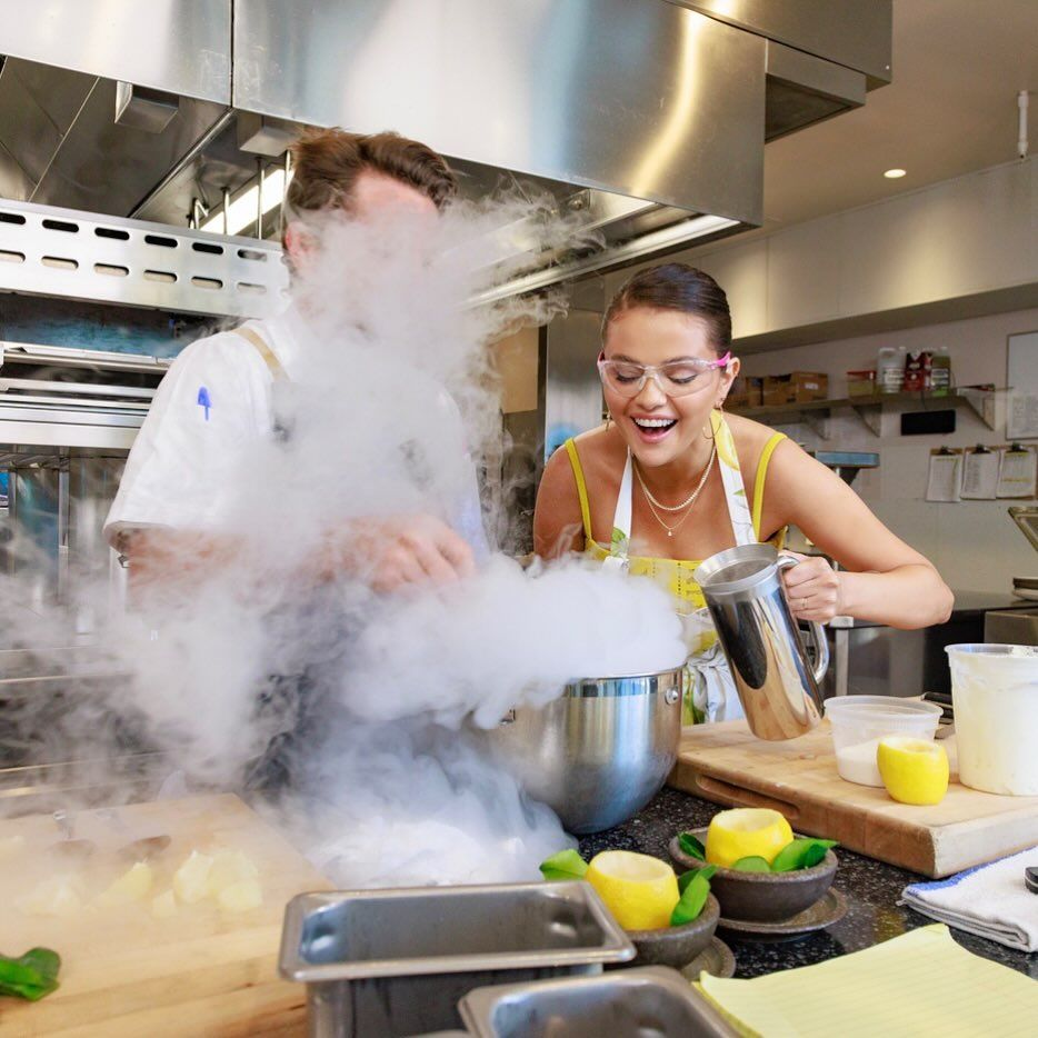 В сочетании с овощами получается вкусно Селена Гомес показала, как вкусно приготовить бычий хвост.