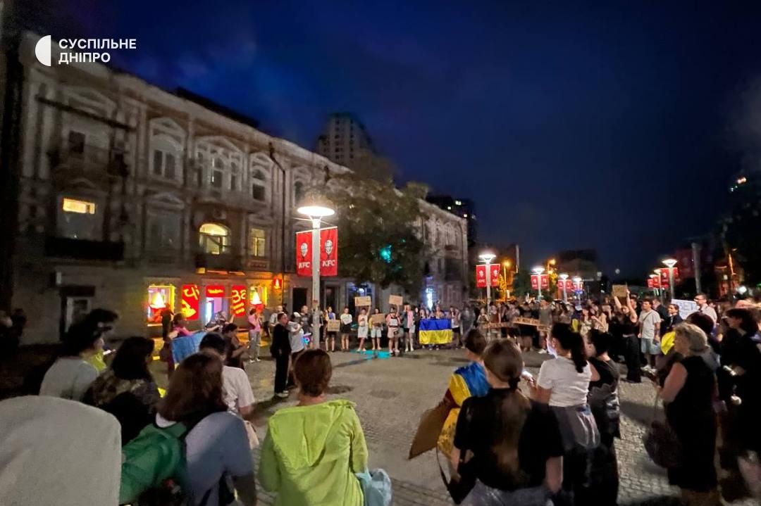 Протесты в поддержку НАБУ перекинулись из Киева на Днепр, Одессу и Львов.