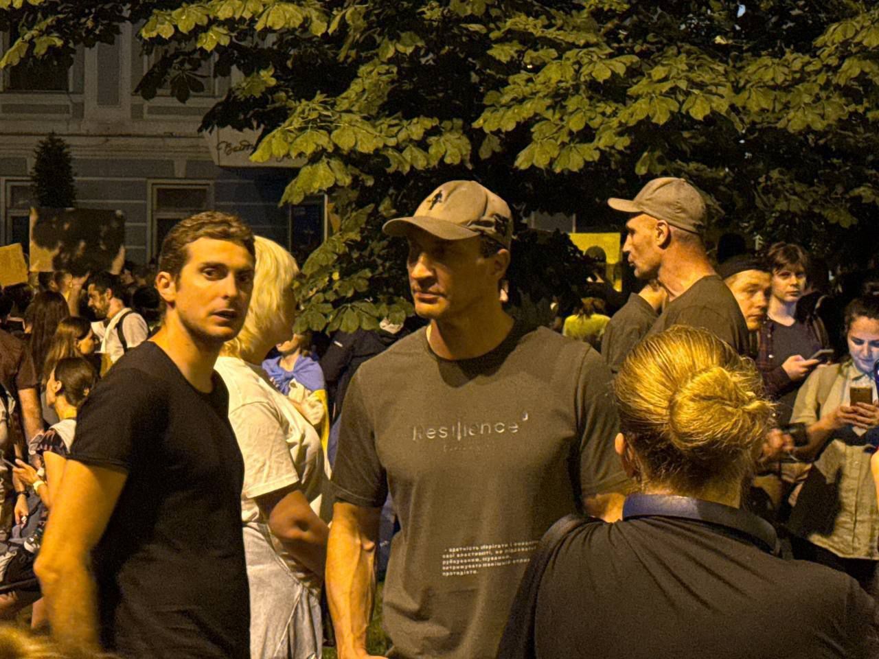Протести на підтримку НАБУ перекинулися з Києва на Дніпро, Одесу та Львів 5