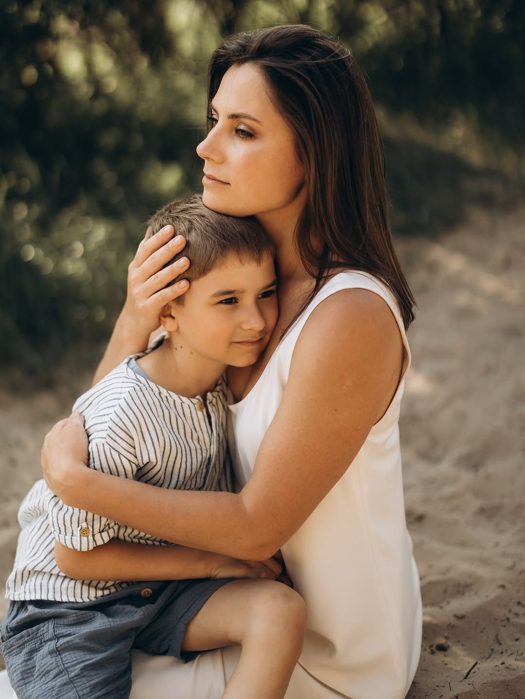 Восьмирічний син один з двох людей з ким актриса розмовляє по телефону