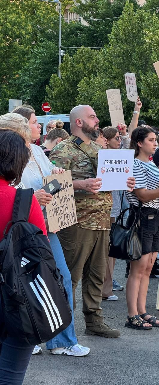 В Україні другий день поспіль протестують проти знищення НАБУ: у Києві зібралися сотні людей 9