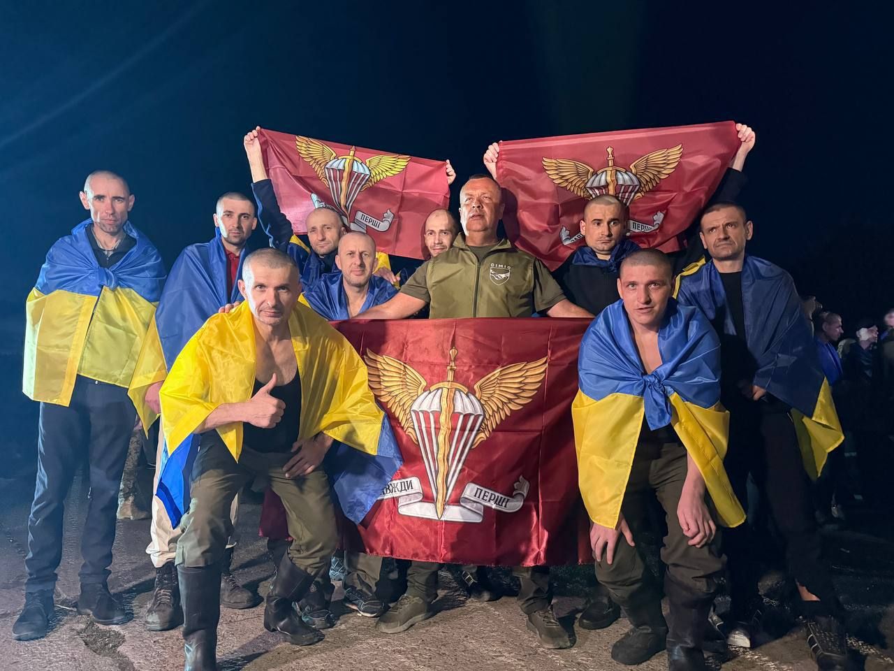 На фоні переговорів України і РФ відбувся обмін полоненими: повернулися важкохворі й тяжкопоранені захисники 1