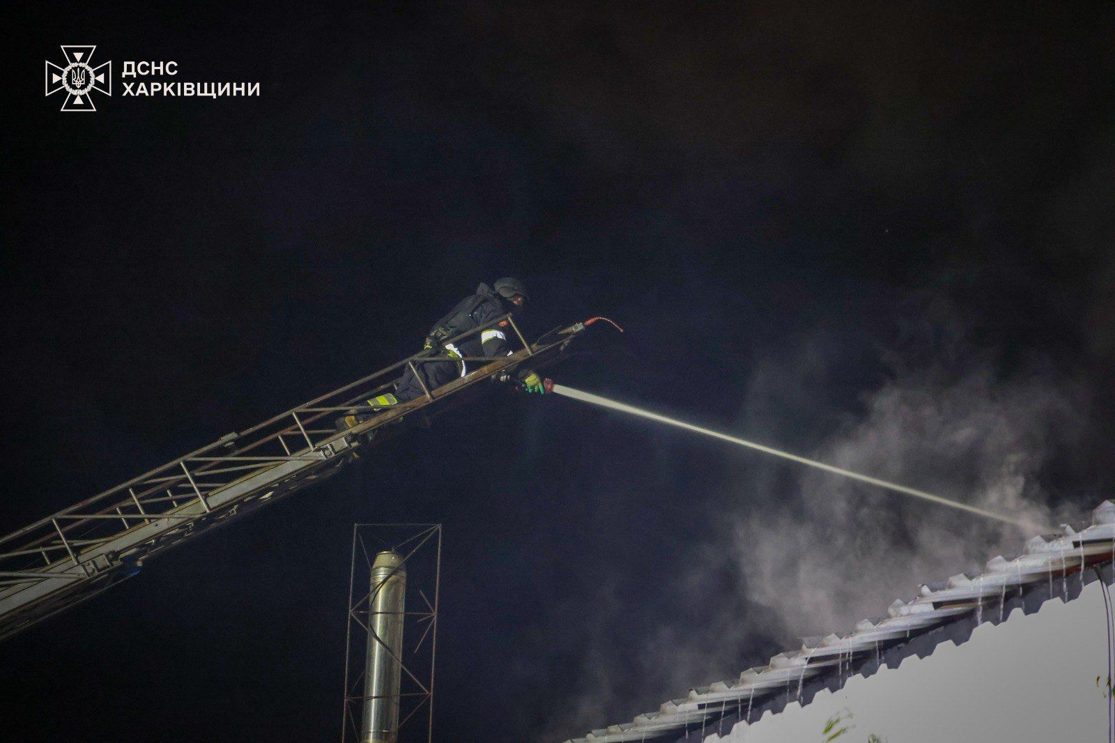 Окупанти знову атакували Харків і передмістя: у ДСНС розповіли про наслідки атак 1