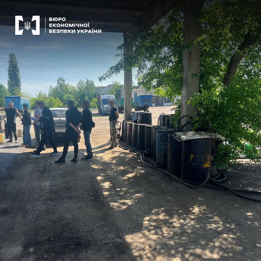 В Полтавской области будут судить мужчину, которого БЭБ разоблачило в незаконной торговле подпольно изготовленным горючим 2