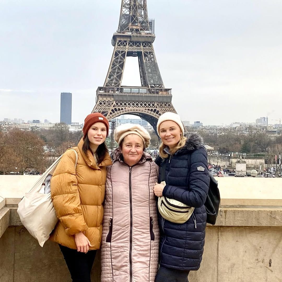 Мати Лідії Таран приїжджає тільки в гості, а донька вже вступила до вишу Мати Лідії Таран приїжджає тільки в гості, а донька вже вступила до вишу