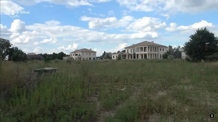 Усадьбы в Козине. Фото: Bihus.info Усадьбы в Козине. Фото: Bihus.info