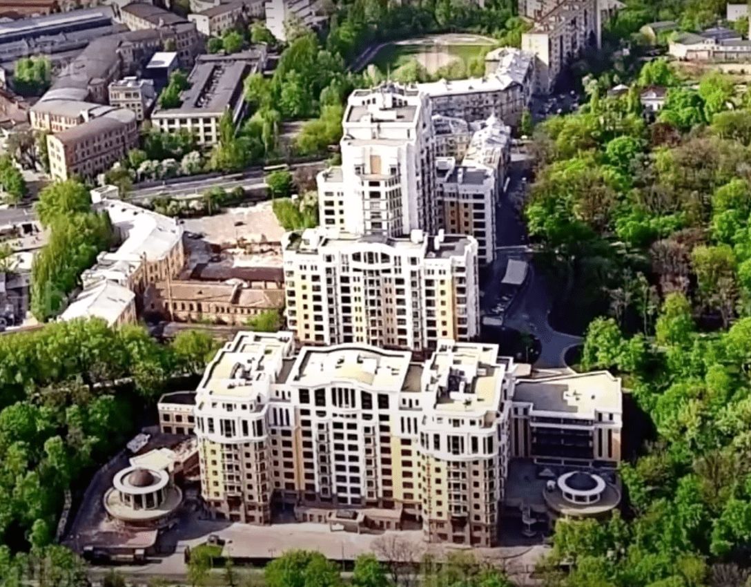 Золотий унітаз Міндіча перетворився на мем: Железняк навіть не очікував 1