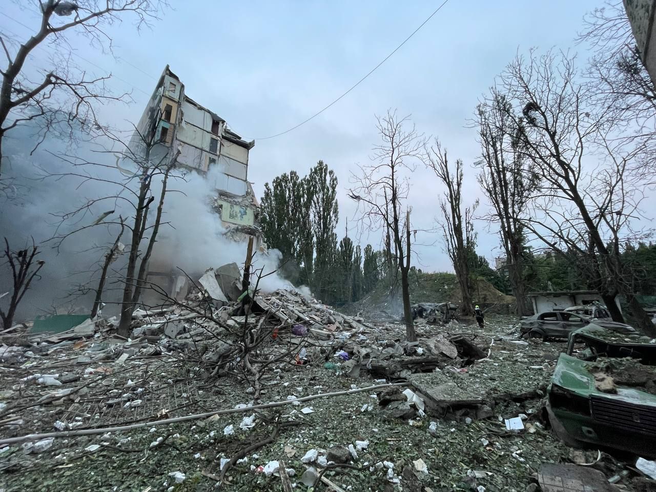 Многоэтажка в Киеве после атаки