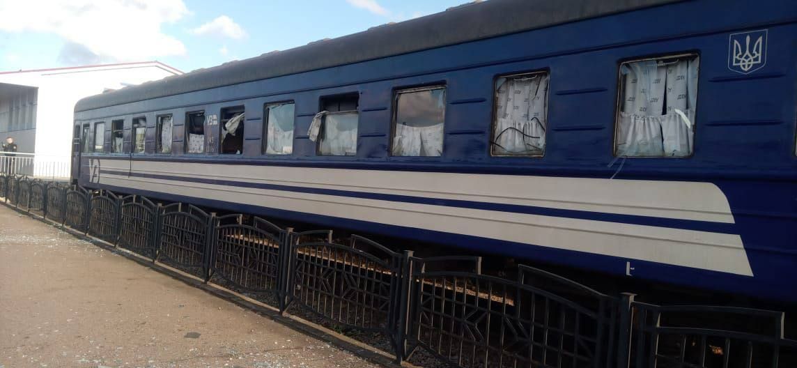 Росіяни вдарили по вокзалу у Сумах: пошоджено потяг 1