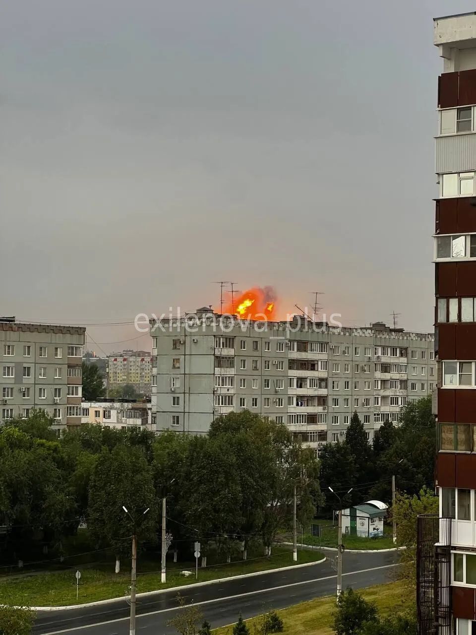 Атака дронів у Самарській області: нафтопереробний завод у Новокуйбишевську загорівся після вибухів 1