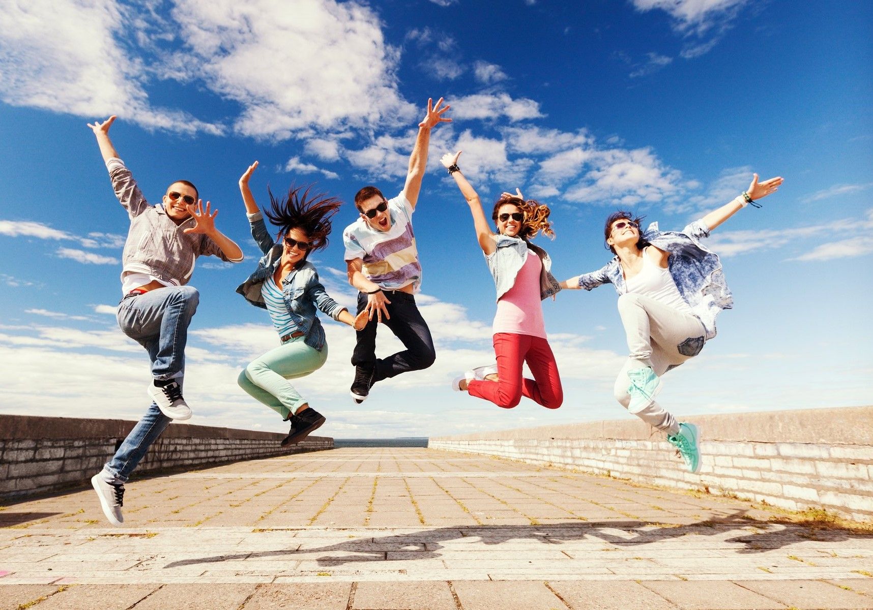 Яка сьогодні, 12 серпня, дата: День молоді України та вінілових платівок 1