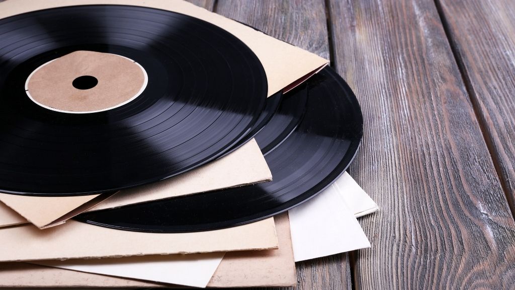 Яка сьогодні, 12 серпня, дата: День молоді України та вінілових платівок 3