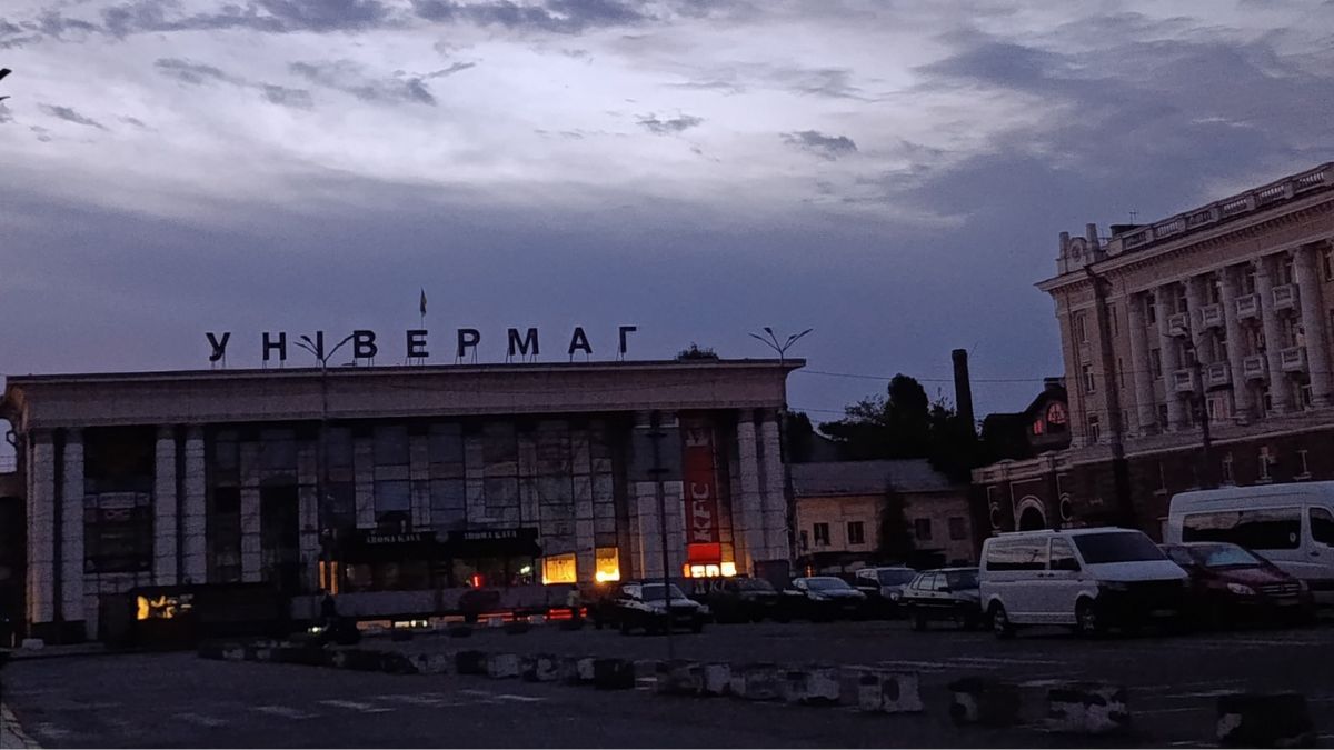 Привокзальная площадь Днепра на рассвете Фото: Юлия Северьянова
