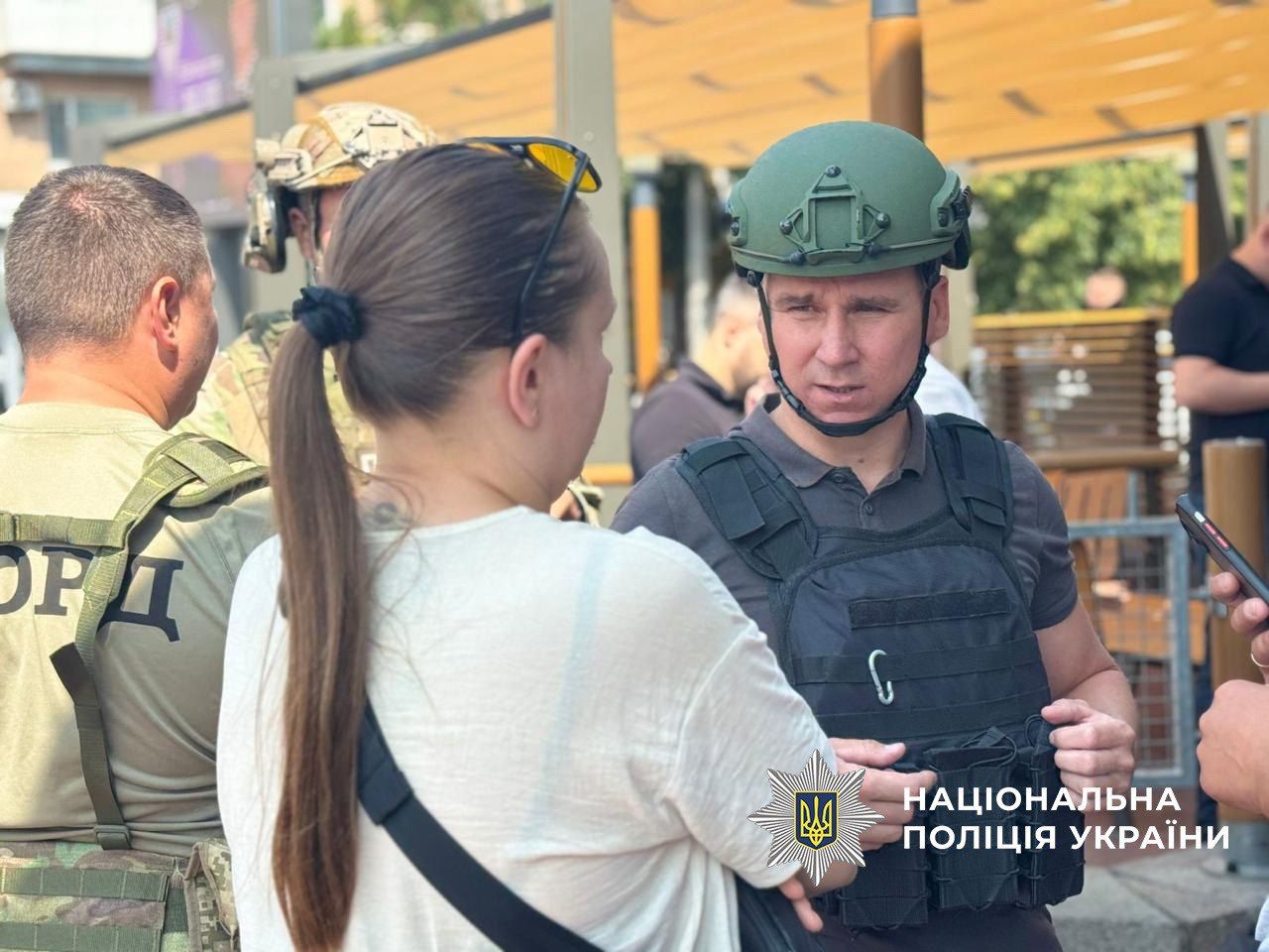 Поліція опитує свідків події