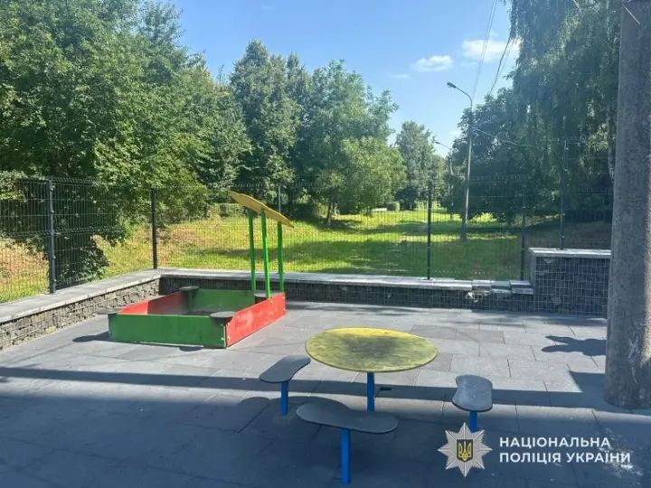 В Тернополе 14-летний подросток открыл огонь на детской площадке: полиция устанавливает обстоятельства дела 1