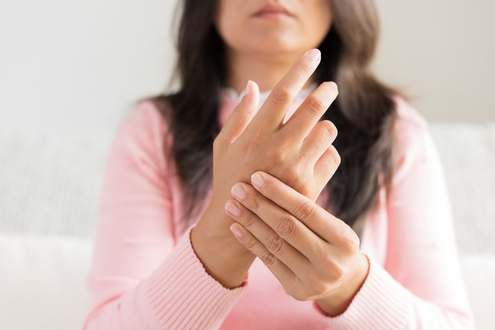 Врач поможет установить причину онемения