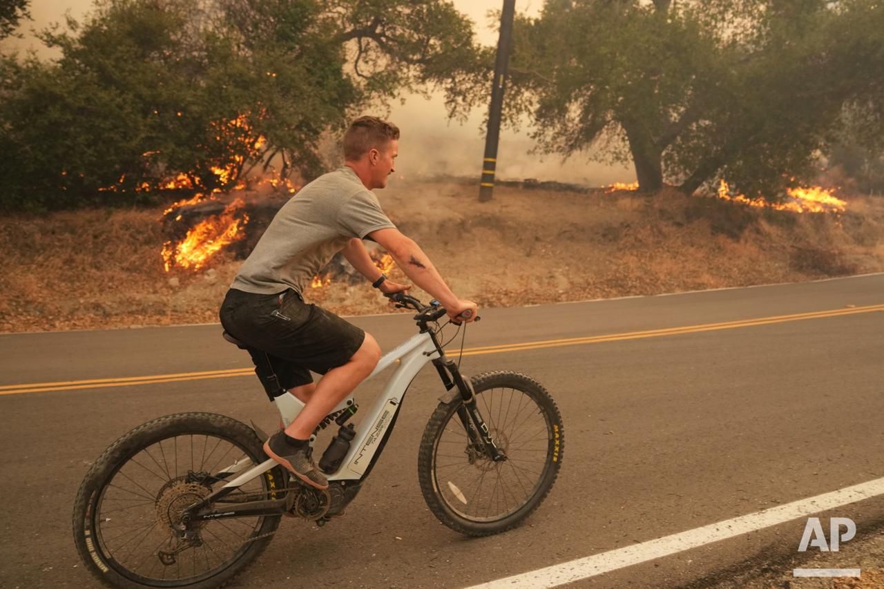 Пожар в Калифорнии. Фото: AP Photo/Marcio Jose Sanchez Пожар в Калифорнии. Фото: AP Photo/Marcio Jose Sanchez