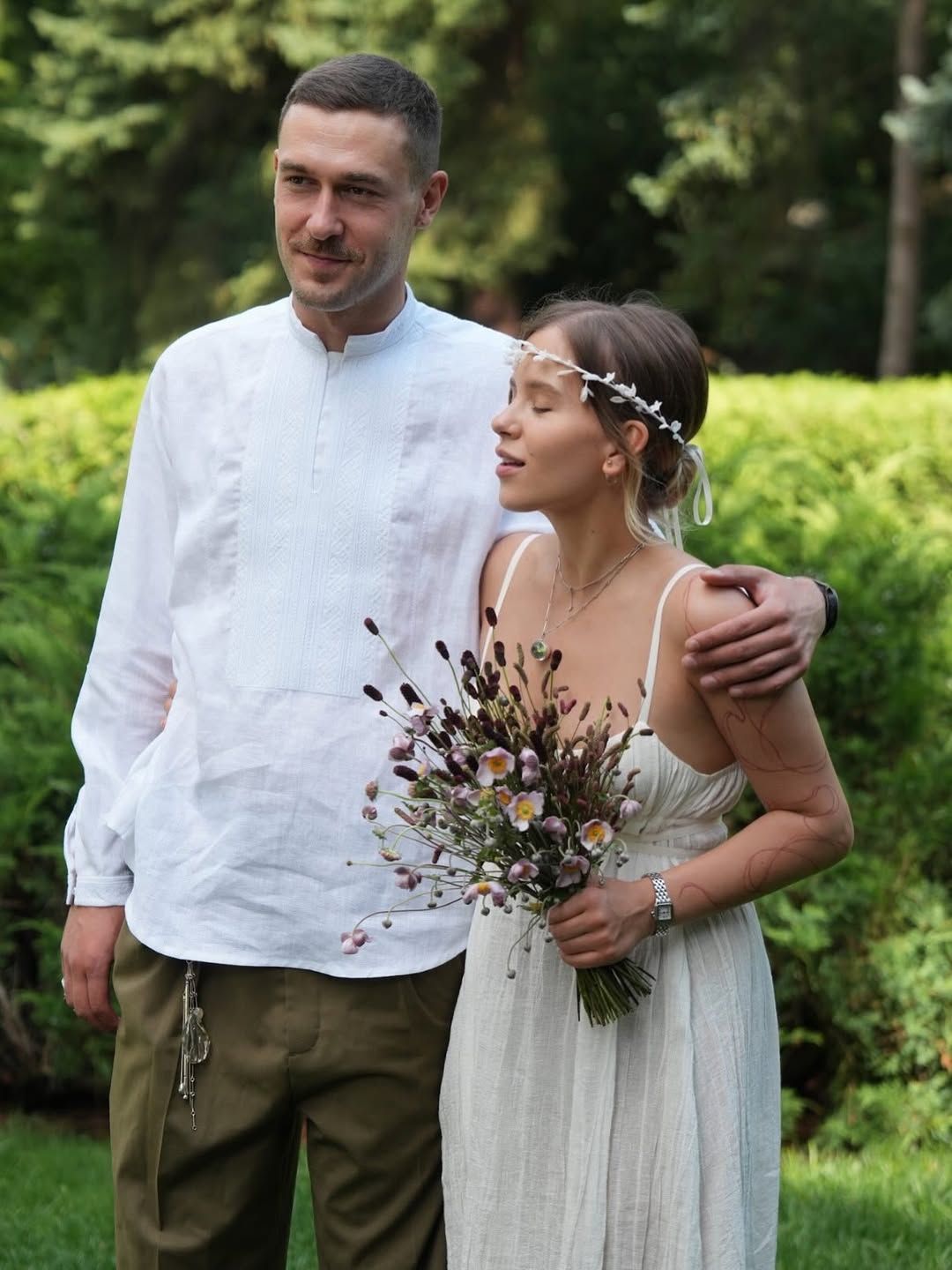 Весілля влаштували перед відправкою на фронт Весілля влаштували перед відправкою на фронт