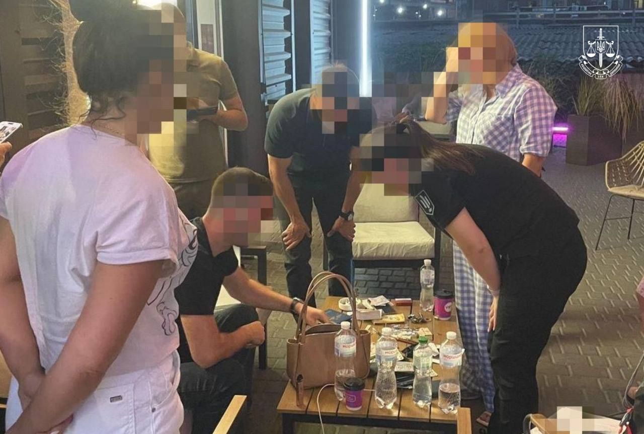 В Одесі митницю сколихнув корупційний скандал: чиновницю підозрюють у хабарництві 2