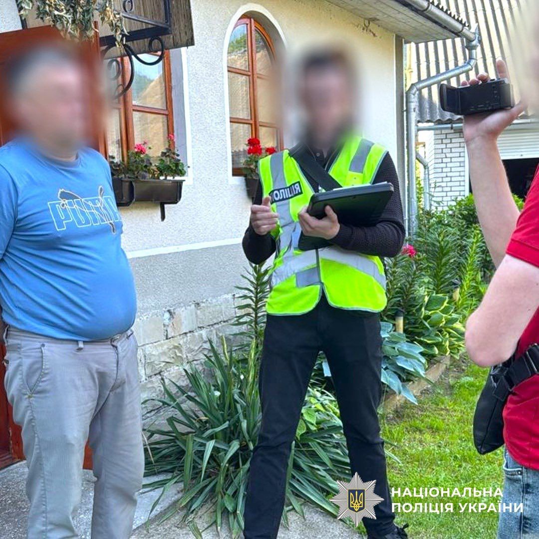 На Прикарпатье будут судить пенсионера, который за $10 тысяч организовывал побег военнообязанных за границу.