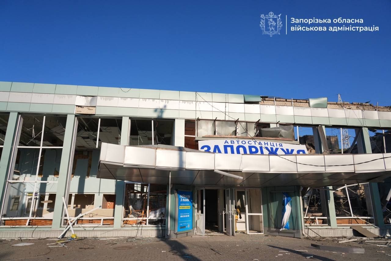 Авіаудар по Запоріжжю: росіяни розтрощили вокзал, багато поранених 2