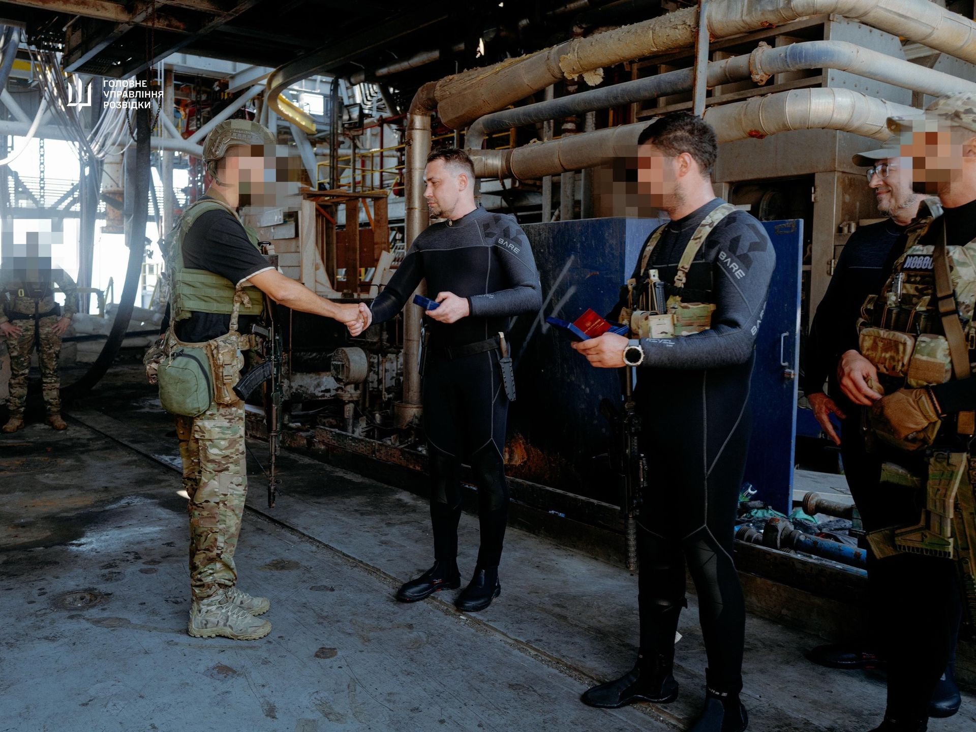 Буданов вручає нагороди захисникам. Фото: facebook.com/DefenceIntelligenceofUkraine