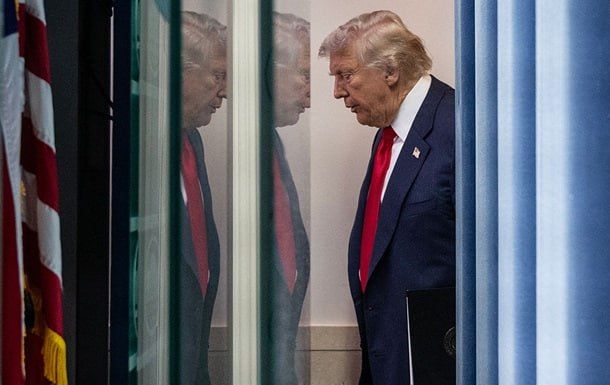 Часто говорят, что Трамп не способен слушать никого, кроме самого себя.