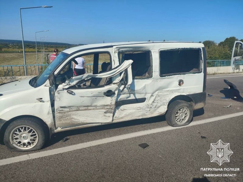 Під Львовом через смертельну аварію перекрили міжнародну трасу
