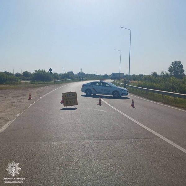 Під Львовом через смертельну аварію перекрили міжнародну трасу